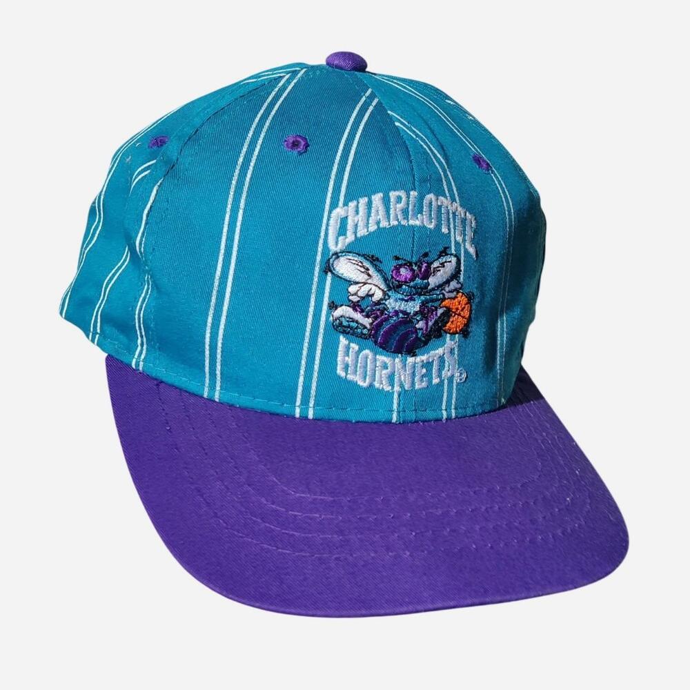 Vintage 90s Starter Charlotte Hornets NBA blue and purple snapback hat